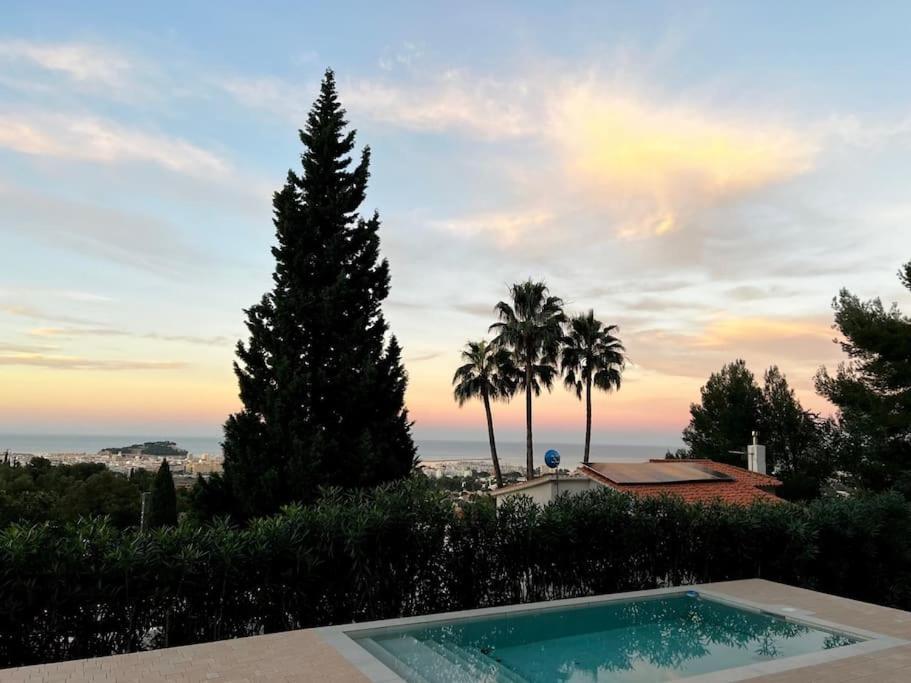 Dom wakacyjny House With Swimming Pool And Amazing Sea And Mountain Views In Montgo, Denia