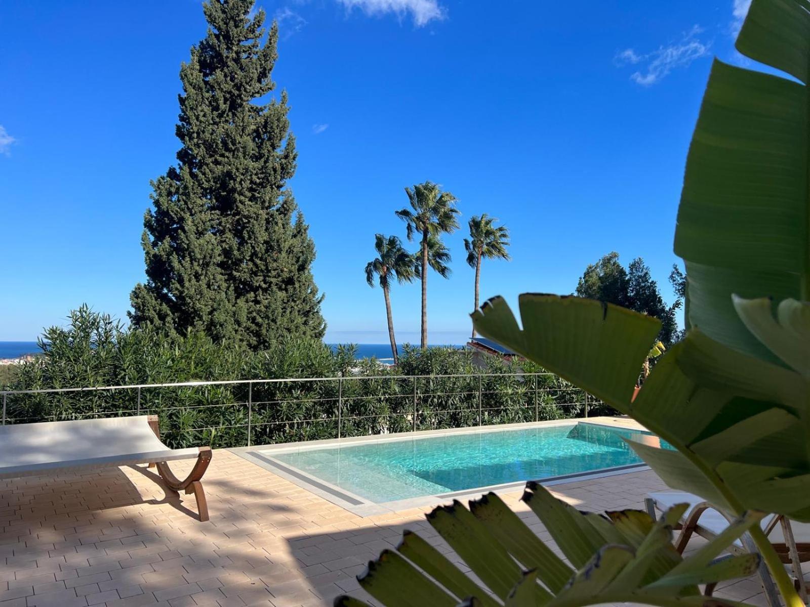 Dom wakacyjny House With Swimming Pool And Amazing Sea And Mountain Views In Montgo, Denia