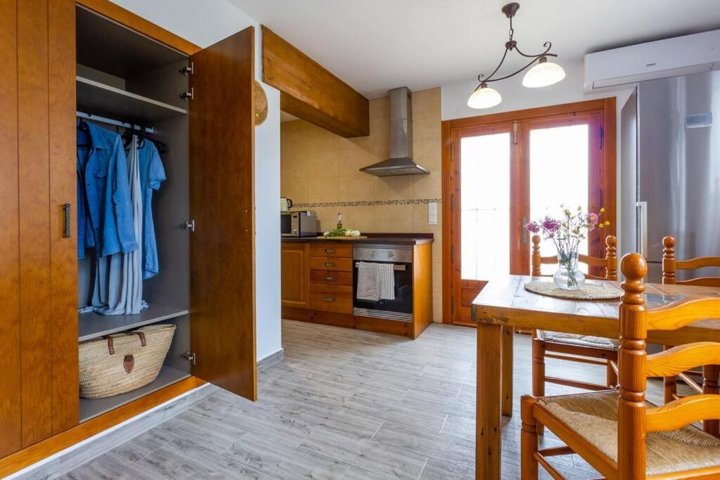 House With Swimming Pool And Amazing Sea And Mountain Views In Montgo, Holiday home Denia