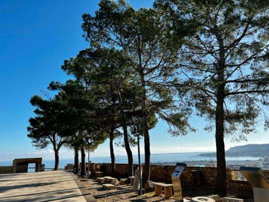 House With Swimming Pool And Amazing Sea And Mountain Views In Montgo, Holiday home *