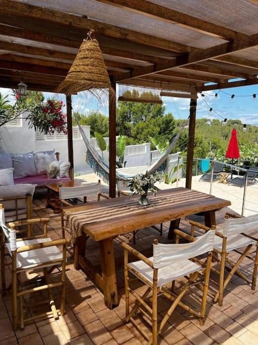 House With Swimming Pool And Amazing Sea And Mountain Views In Montgo, Holiday home *