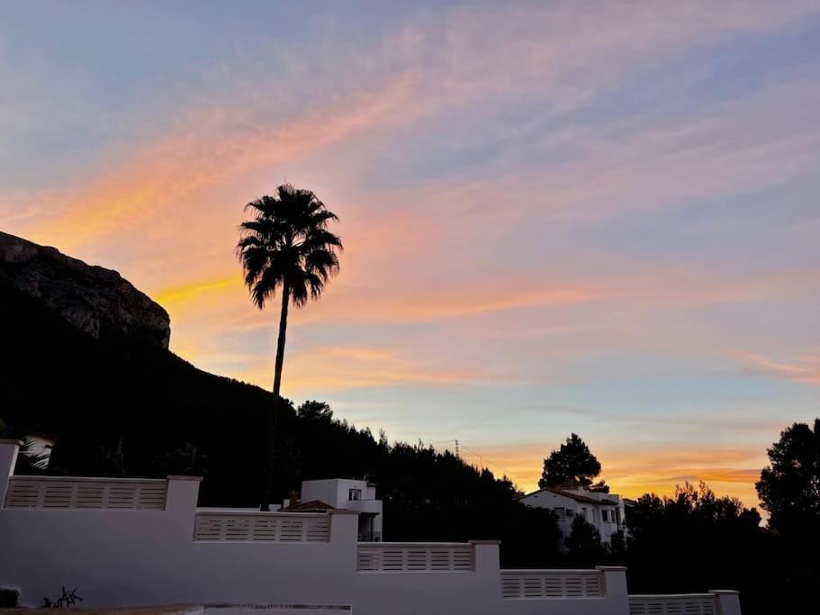 House With Swimming Pool And Amazing Sea And Mountain Views In Montgo, Holiday home *
