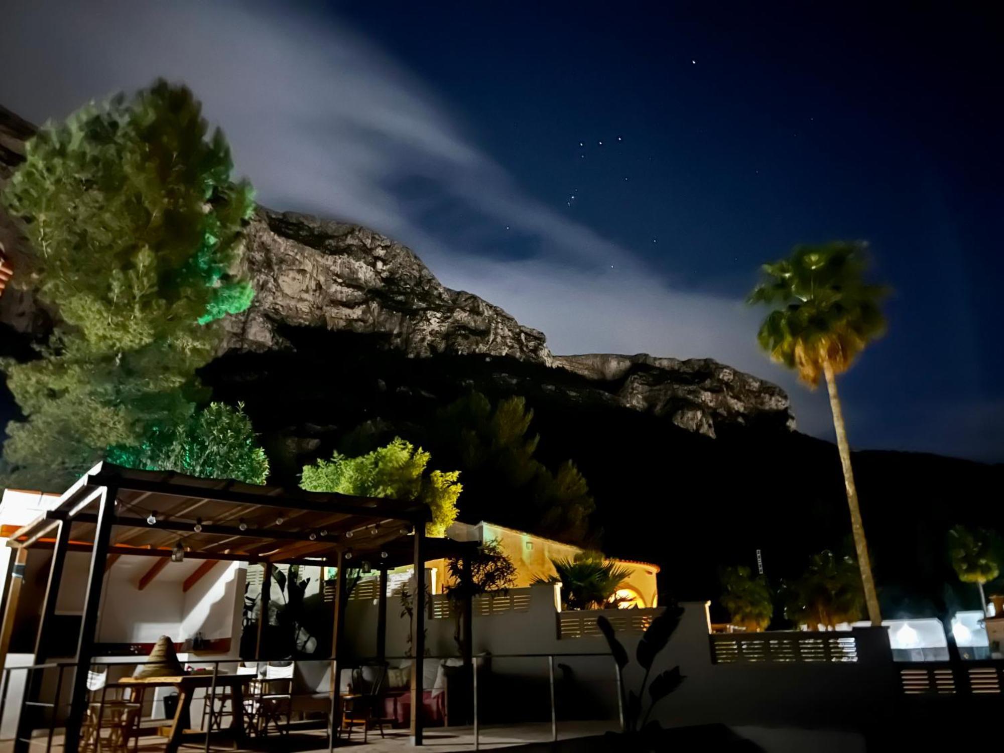 House With Swimming Pool And Amazing Sea And Mountain Views In Montgo, Holiday home *